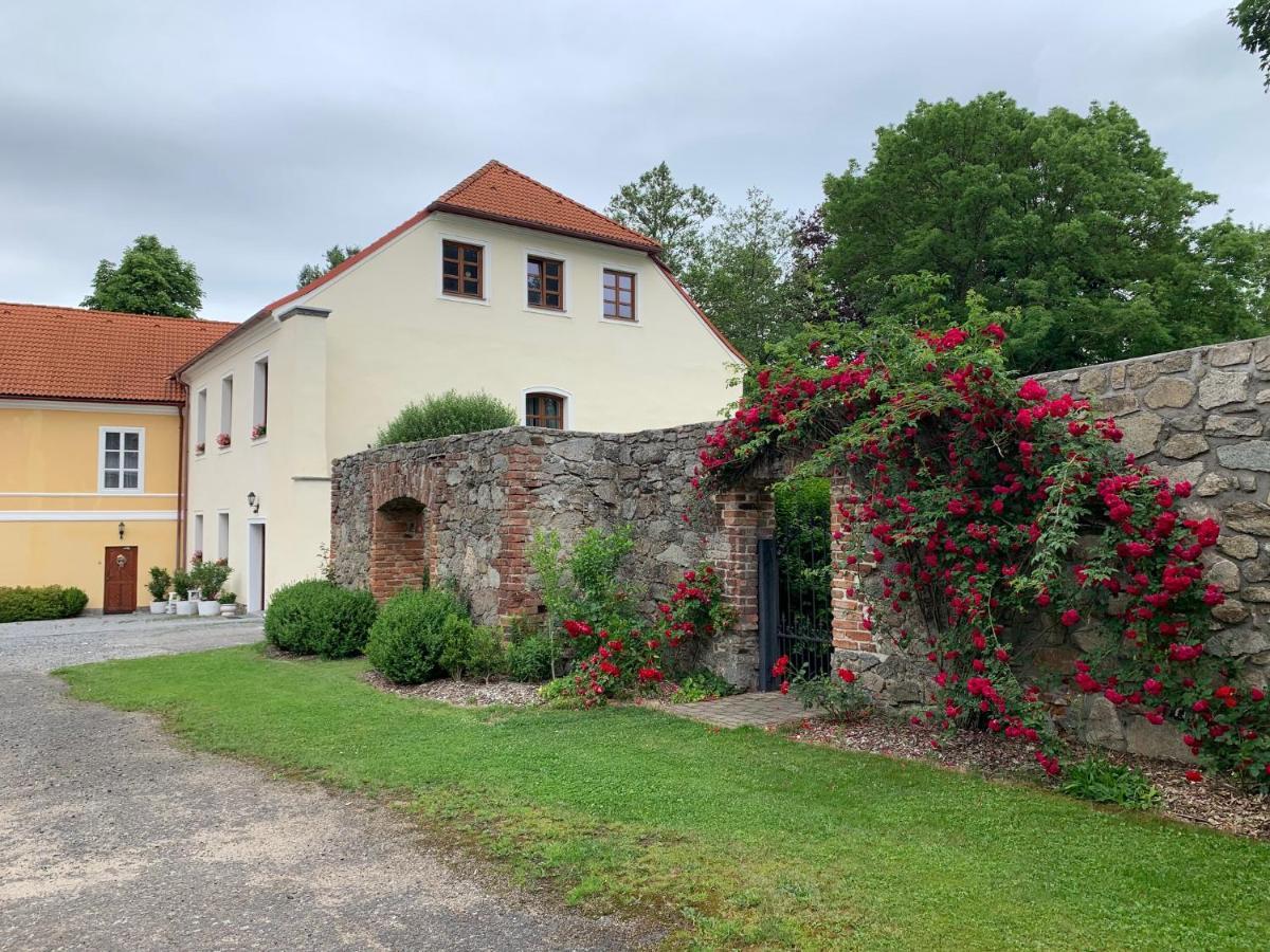 Hotel Zámek Jindřichovice Kolinec Exterior foto