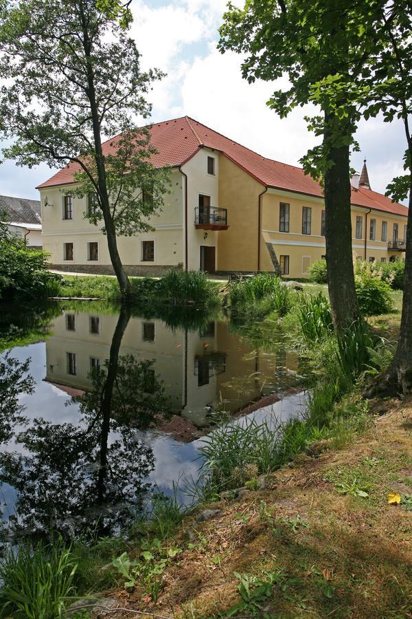 Hotel Zámek Jindřichovice Kolinec Exterior foto