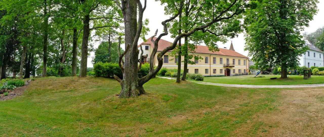 Hotel Zámek Jindřichovice Kolinec Exterior foto
